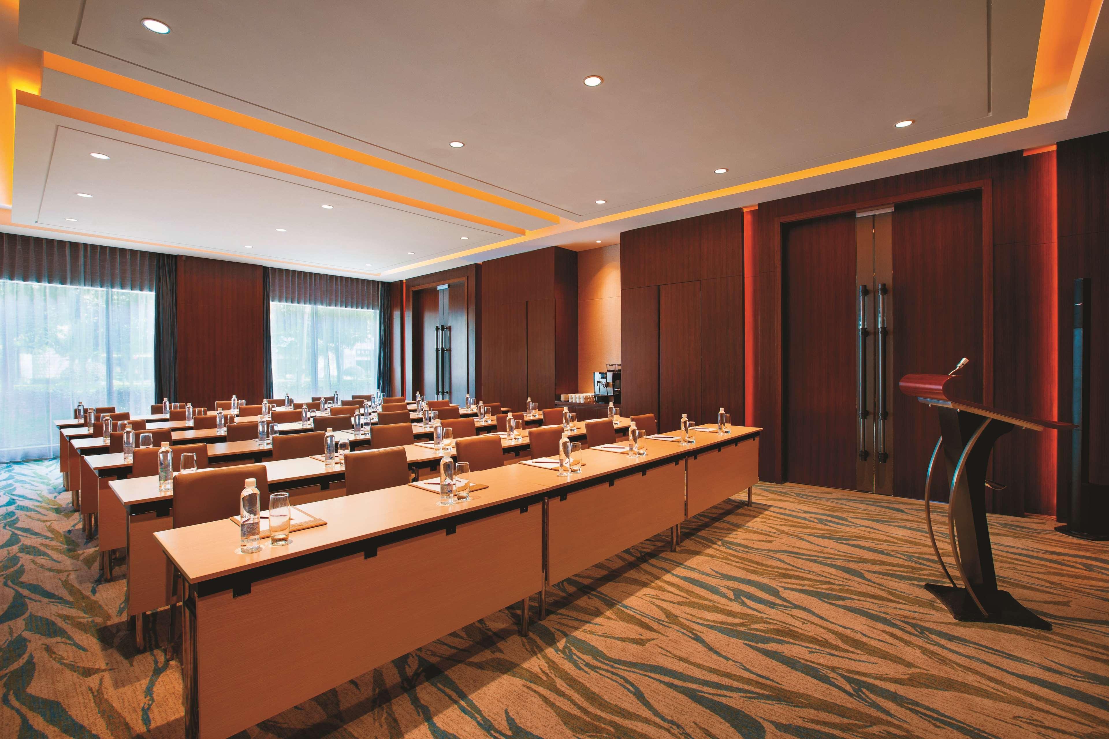 Hilton Garden Inn Lijiang Лицзян Экстерьер фото