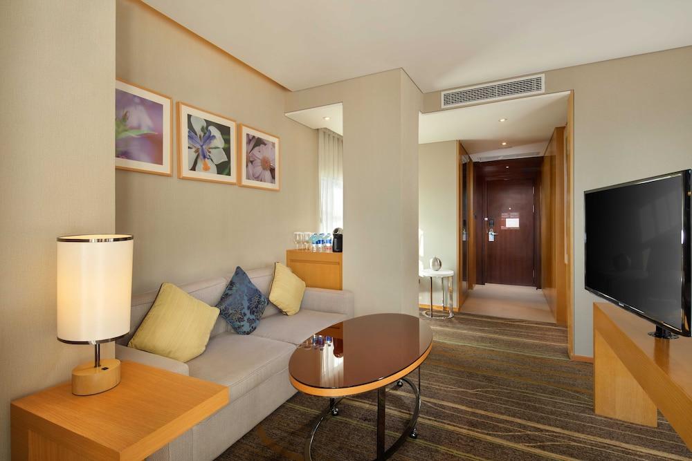 Hilton Garden Inn Lijiang Лицзян Экстерьер фото