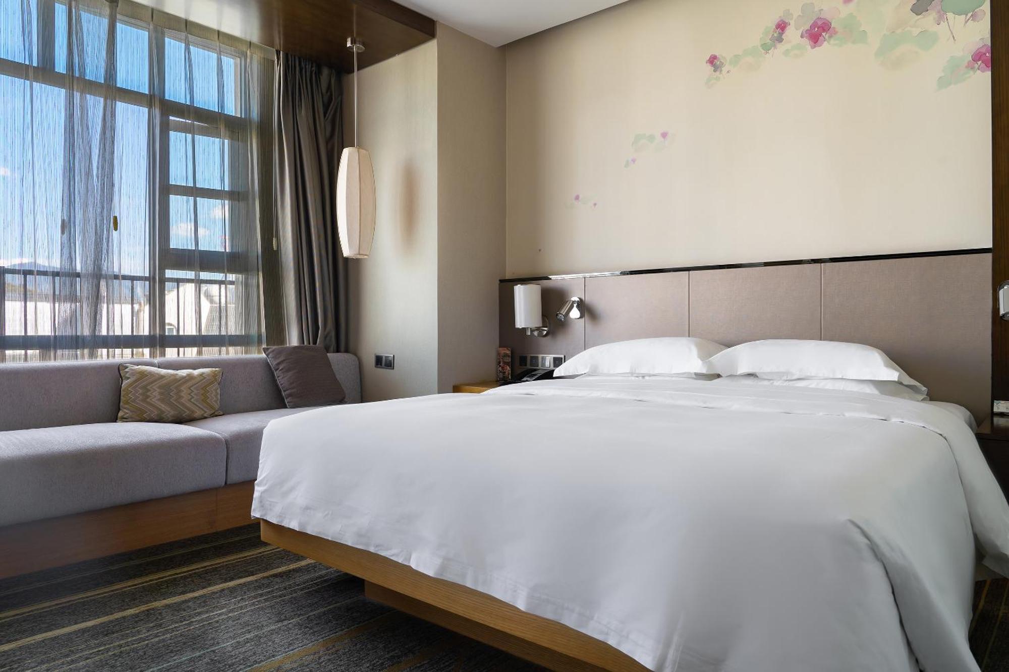 Hilton Garden Inn Lijiang Лицзян Экстерьер фото